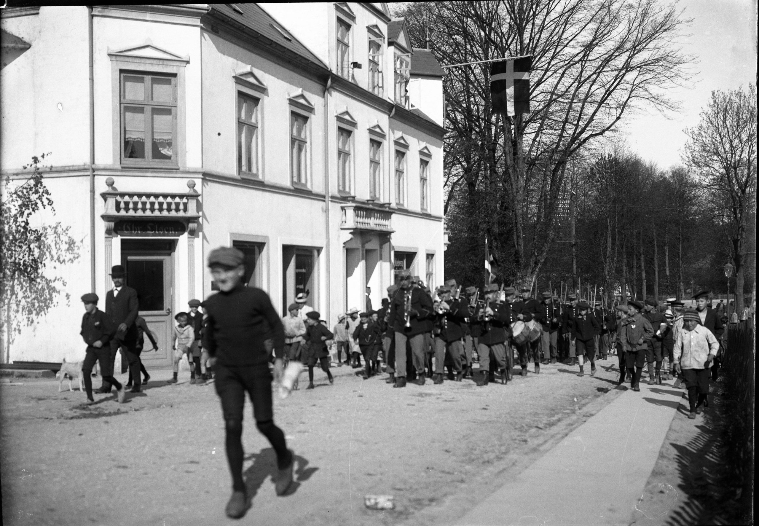 heros-img 72 199835.38.1 Scaled